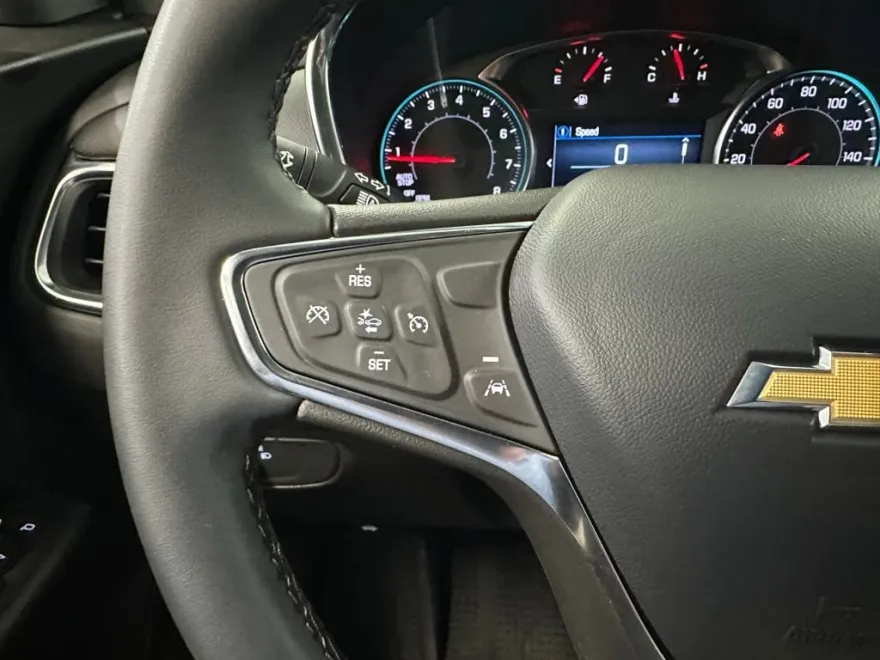 2024 Chevrolet Equinox LT photo 1