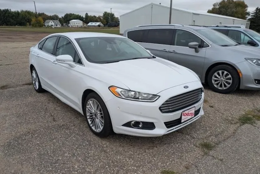 2016 Ford Fusion SE photo 1