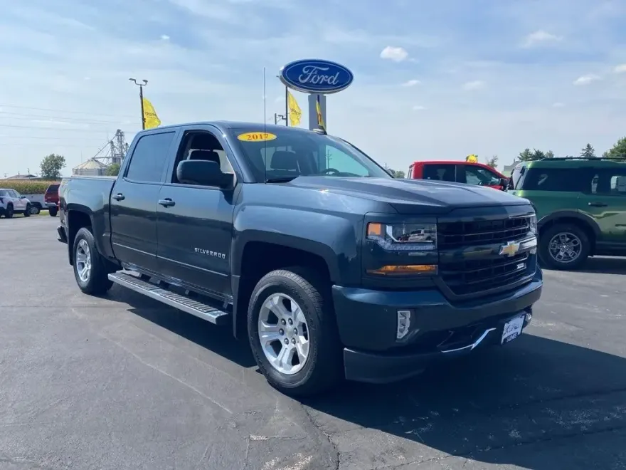 2017 Chevrolet Silverado 1500 LT2 photo 1