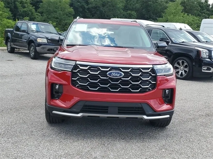 2025 Ford Explorer Platinum photo 1