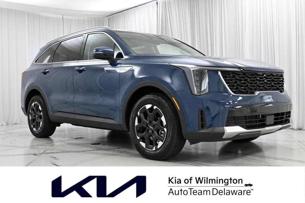 2025 Kia Sorento S photo 1