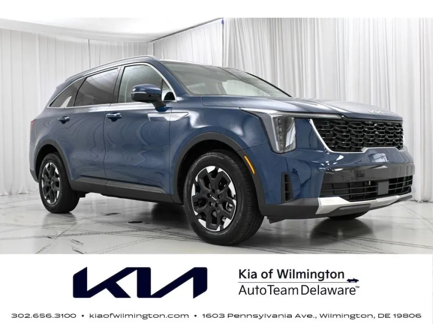 2025 Kia Sorento S photo 1