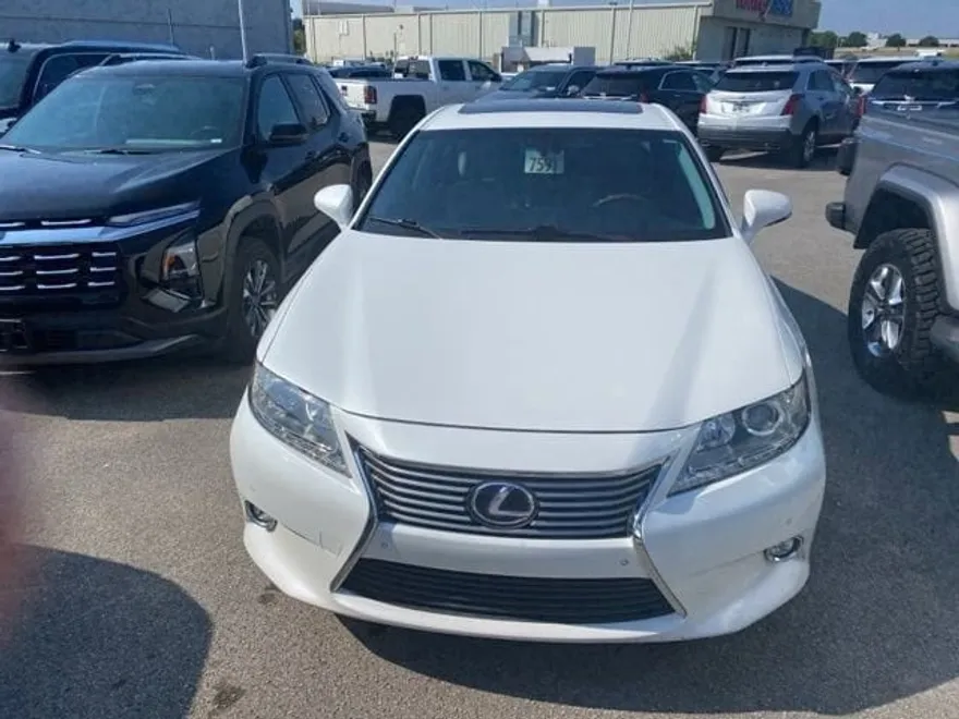 2014 Lexus ES 300h photo 1