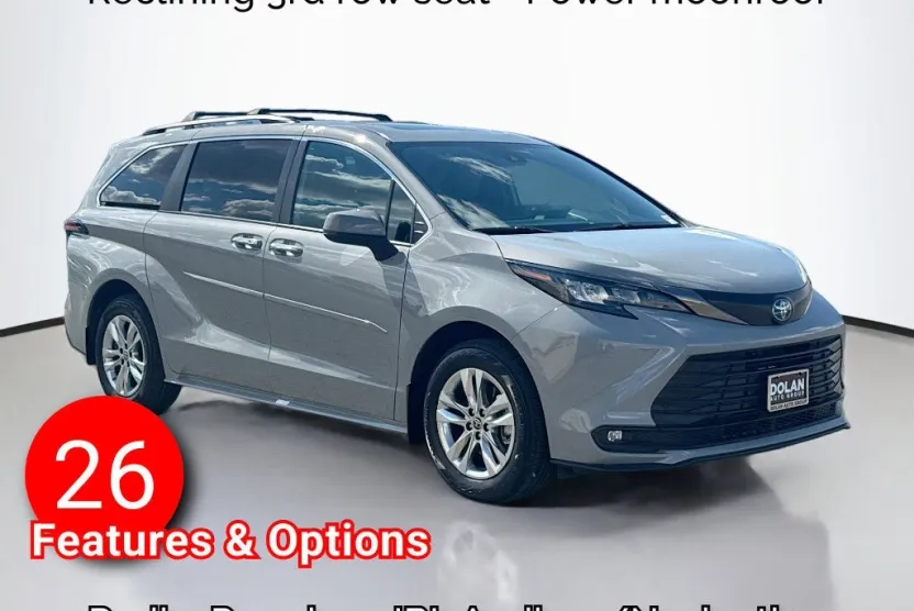 2022 Toyota Sienna XLE Woodland Edition photo 1