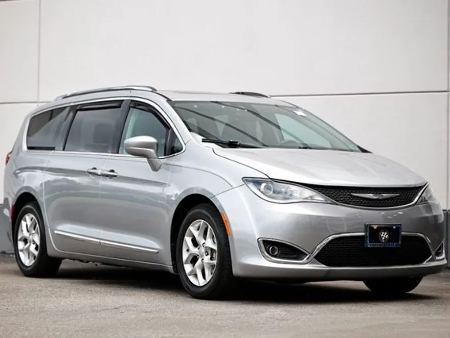 2019 Chrysler Pacifica Touring Plus photo 1