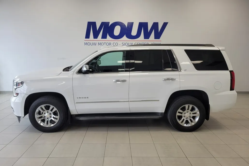 2017 Chevrolet Tahoe LT photo 1