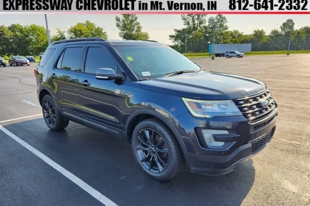 2017 Ford Explorer XLT photo 1