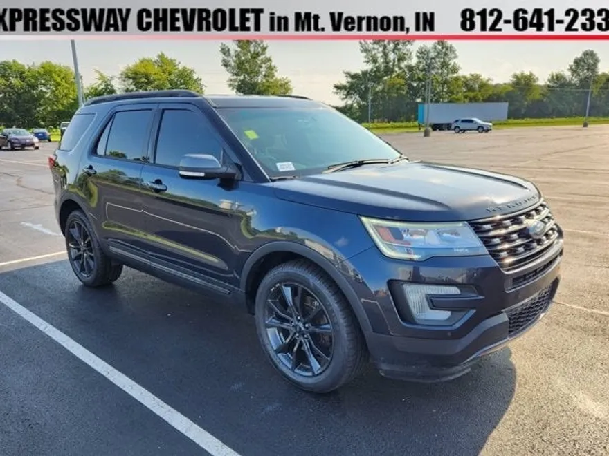 2017 Ford Explorer XLT photo 1