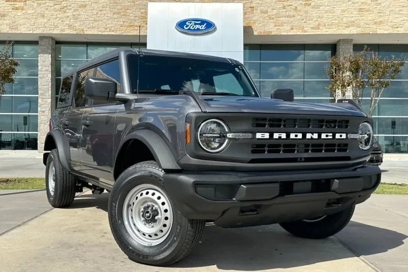 2025 Ford Bronco Base photo 1