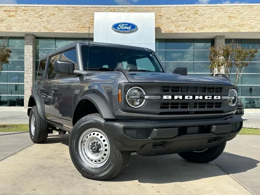 2025 Ford Bronco Base photo 1