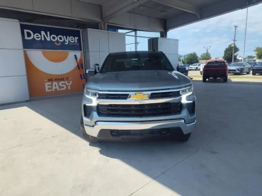 2026 Chevrolet Silverado 1500 LT photo 1