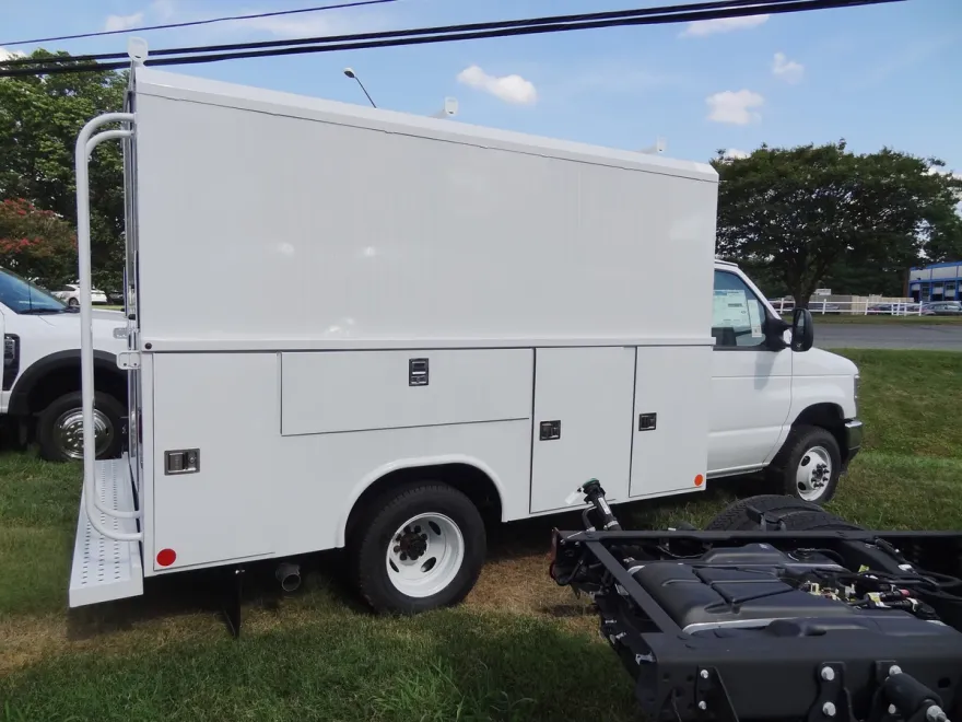 2026 Ford E-350 Base photo 1