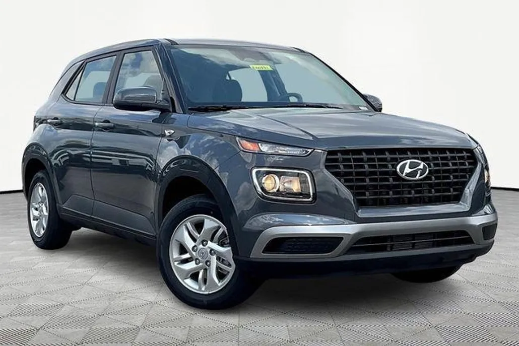2025 Hyundai Venue SE photo 1