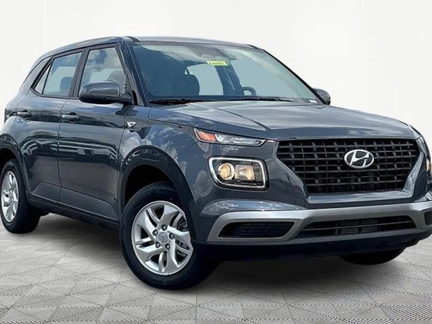 2025 Hyundai Venue SE photo 1