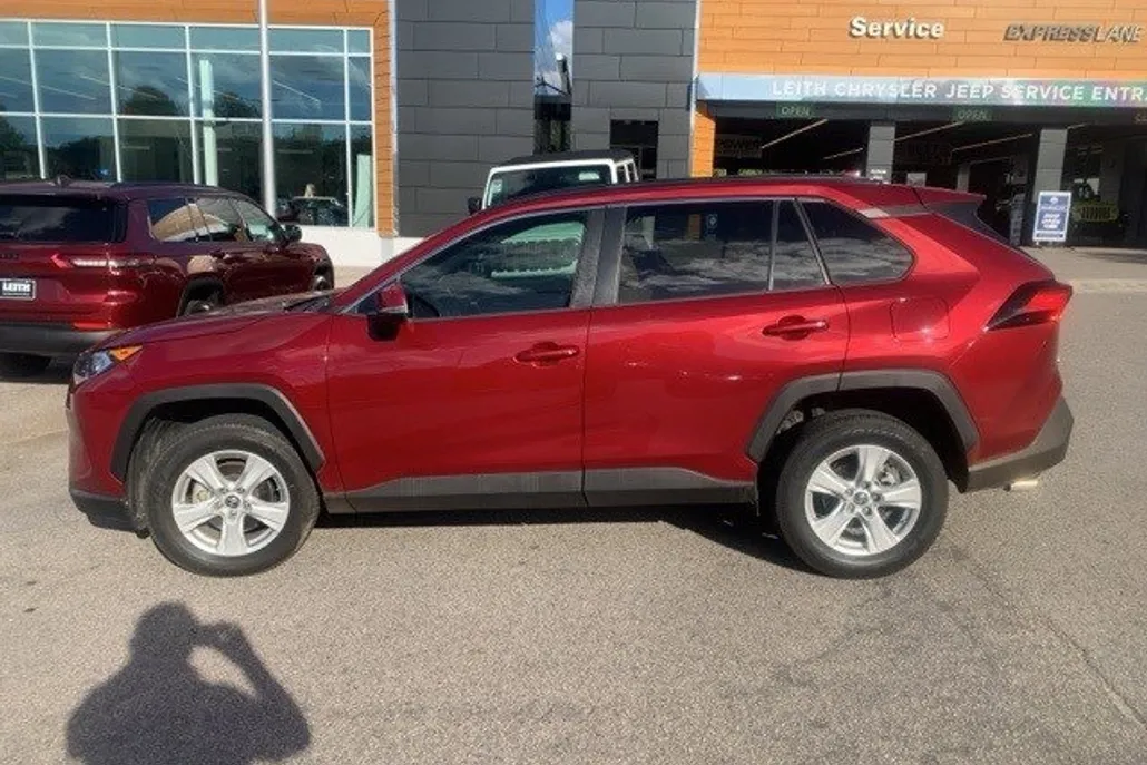 2019 Toyota RAV4 XLE photo 1