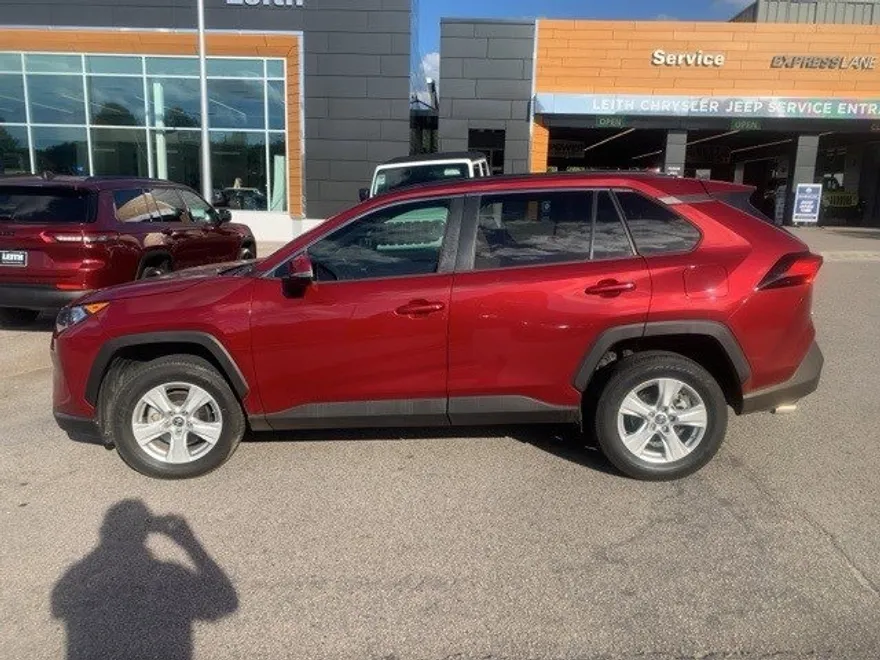 2019 Toyota RAV4 XLE photo 1