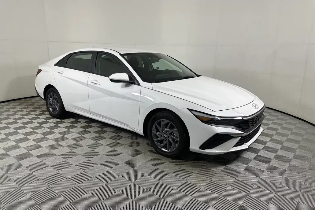 2024 Hyundai Elantra Hybrid Blue photo 1