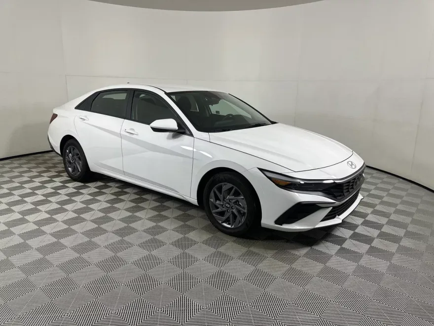 2024 Hyundai Elantra Hybrid Blue photo 1