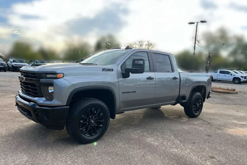 2026 Chevrolet Silverado 2500HD Custom photo 1