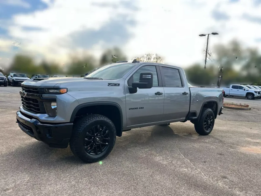 2026 Chevrolet Silverado 2500HD Custom photo 1