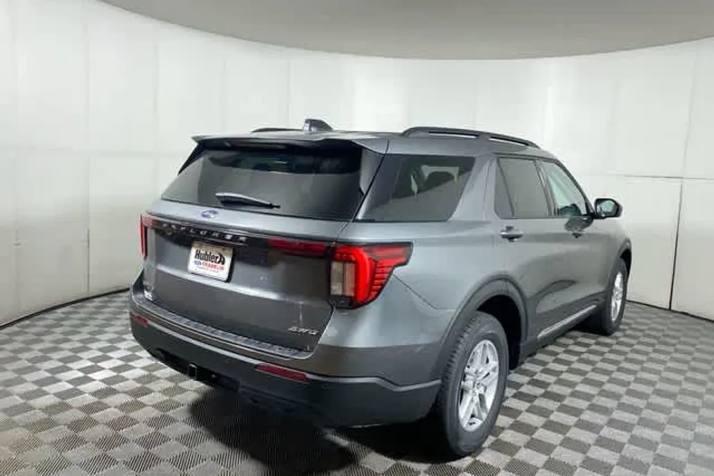 2025 Ford Explorer photo 1