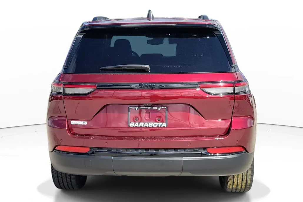 2022 Jeep Grand Cherokee Altitude photo 1
