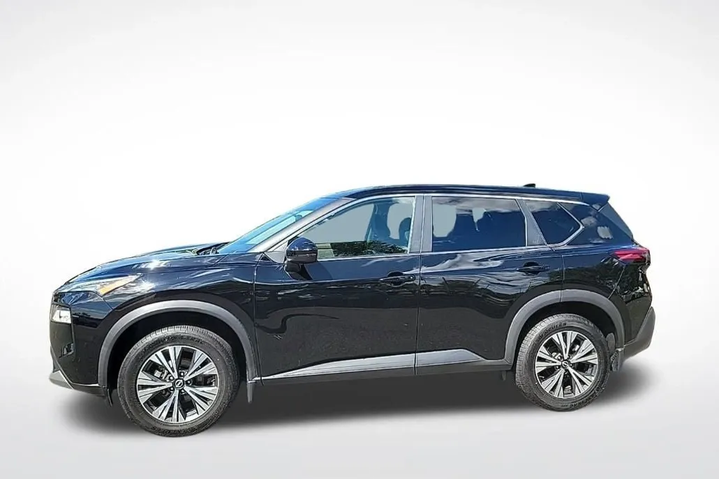 2022 Nissan Rogue SV photo 1