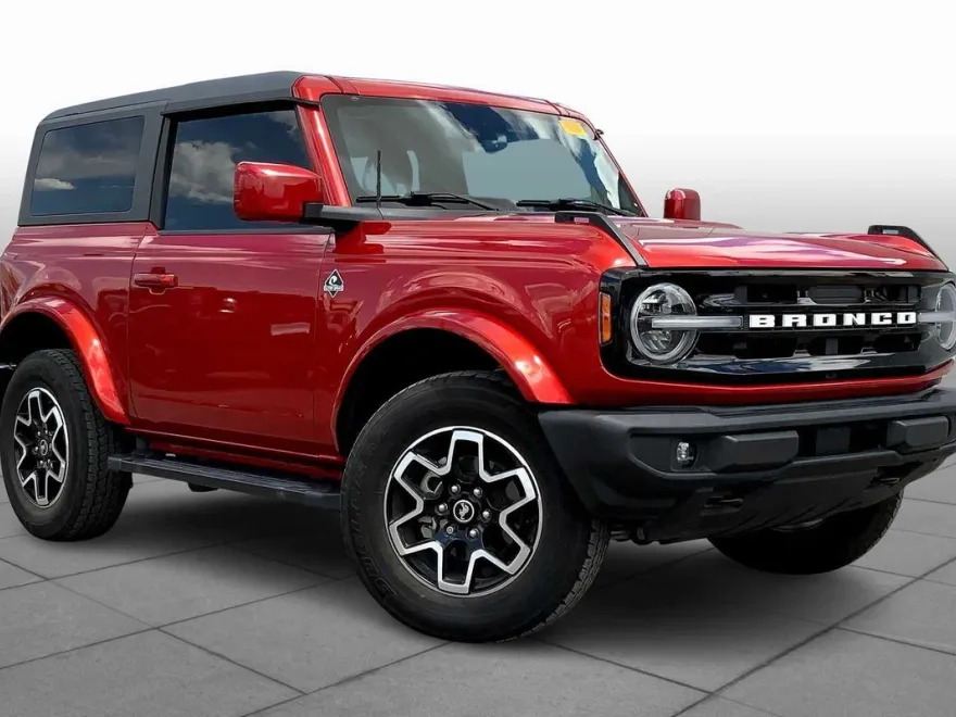 2023 Ford Bronco Outer Banks photo 1