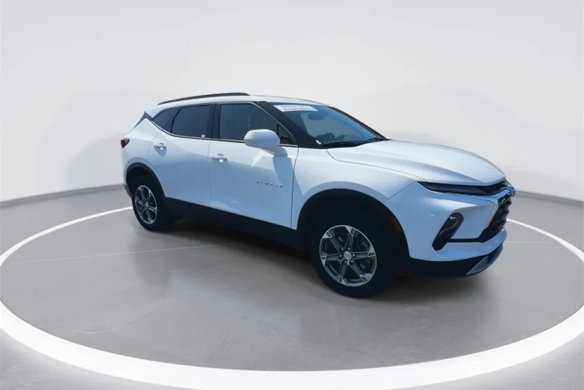 2023 Chevrolet Blazer 2LT photo 1