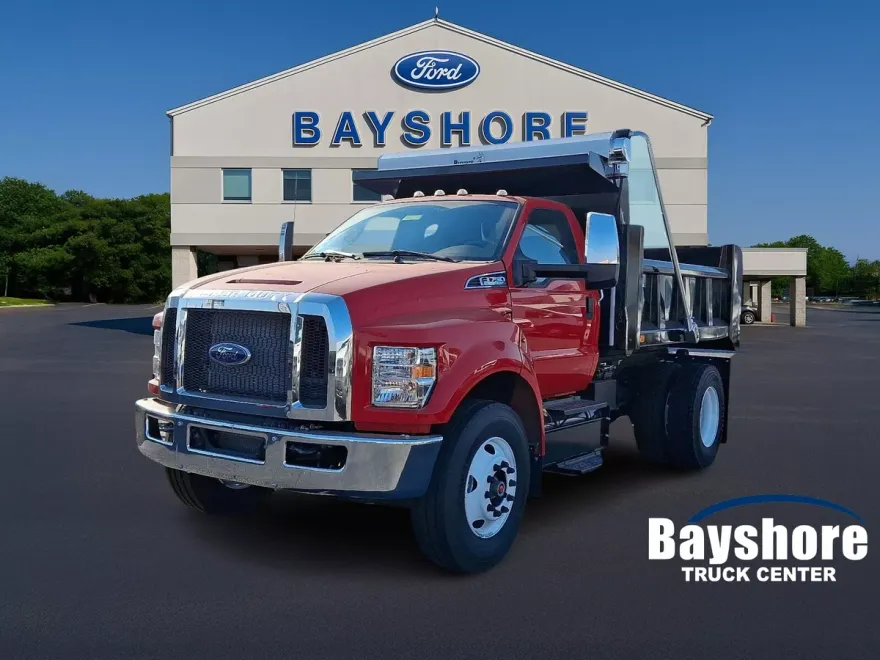 2025 Ford F-750 photo 1