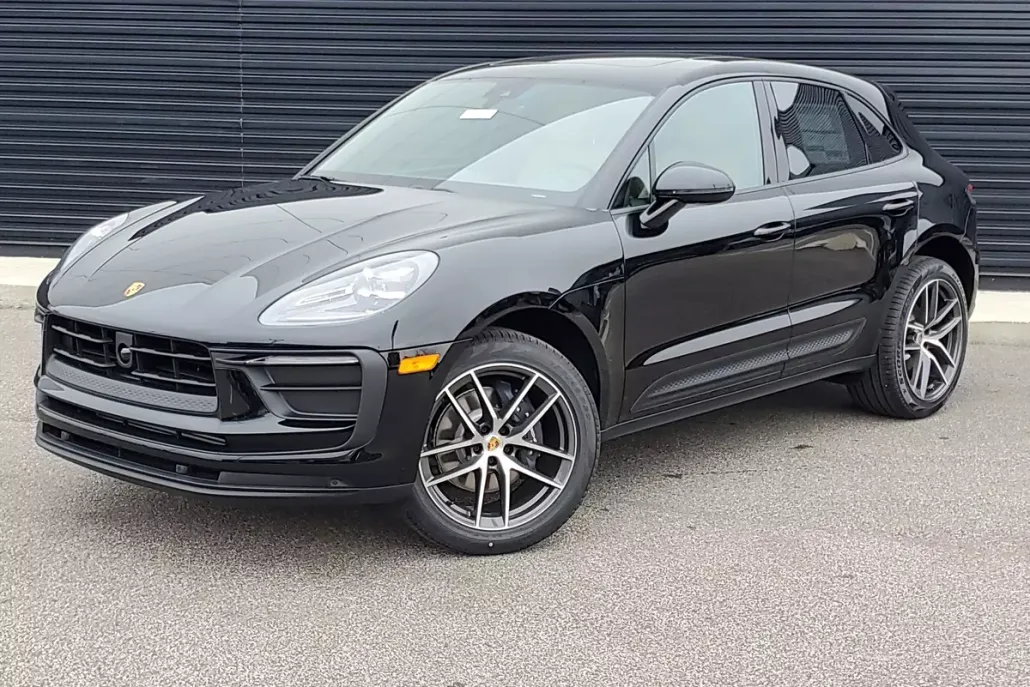 2025 Porsche Macan T photo 1