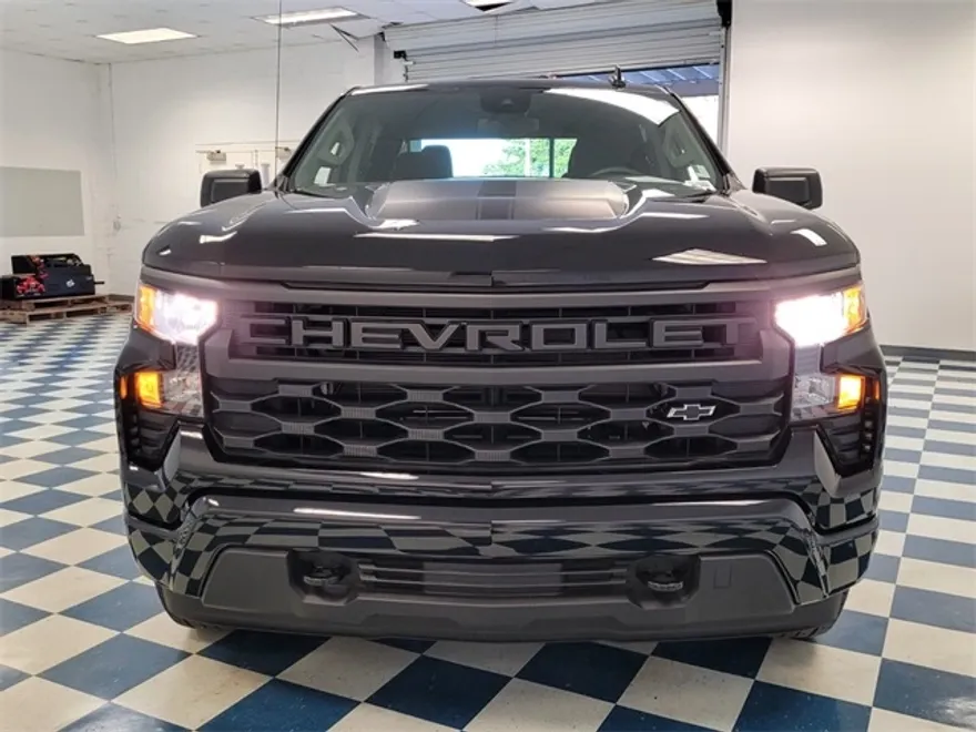 2025 Chevrolet Silverado 1500 Custom photo 1