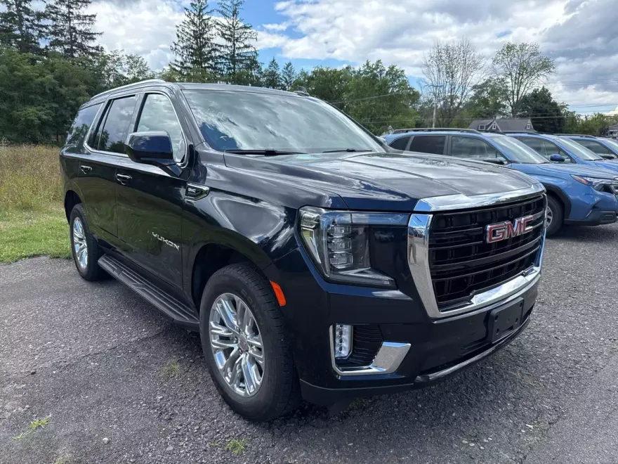 2022 Gmc Yukon SLE photo 1