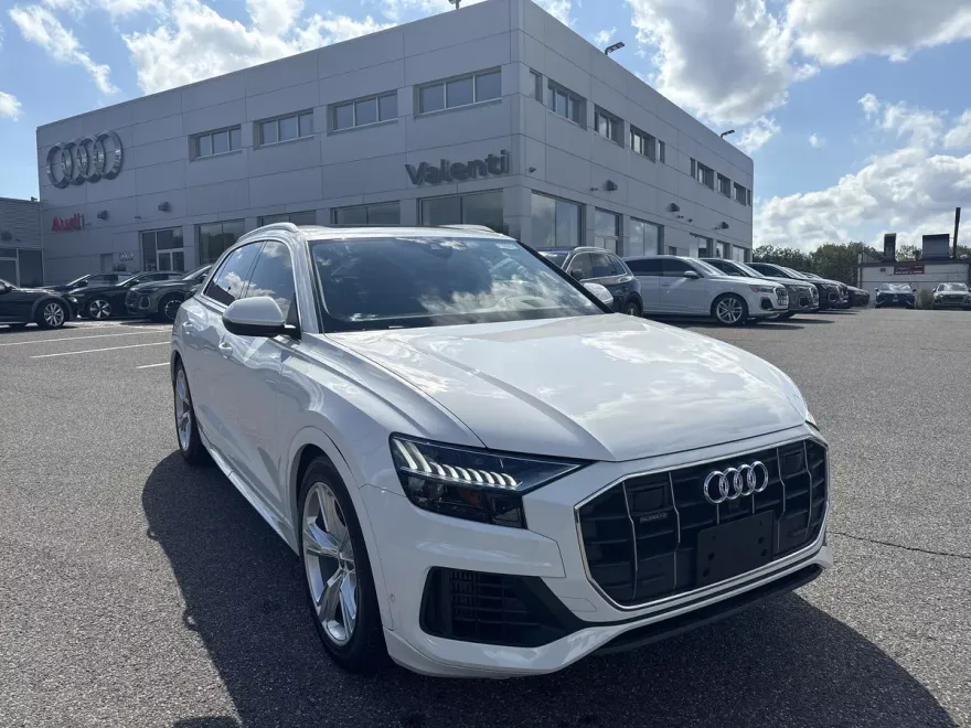 2023 Audi Q8 Prestige photo 1