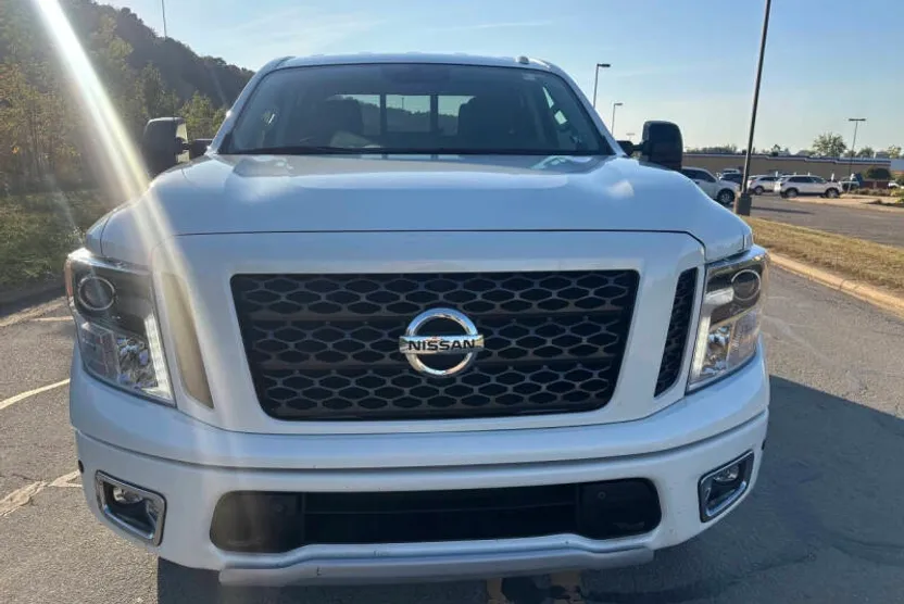 2018 Nissan Titan PRO-4X photo 1
