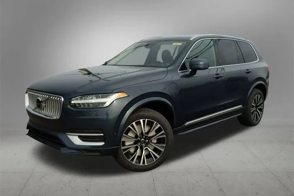 2025 Volvo XC90 Plus T8 AWD photo 1