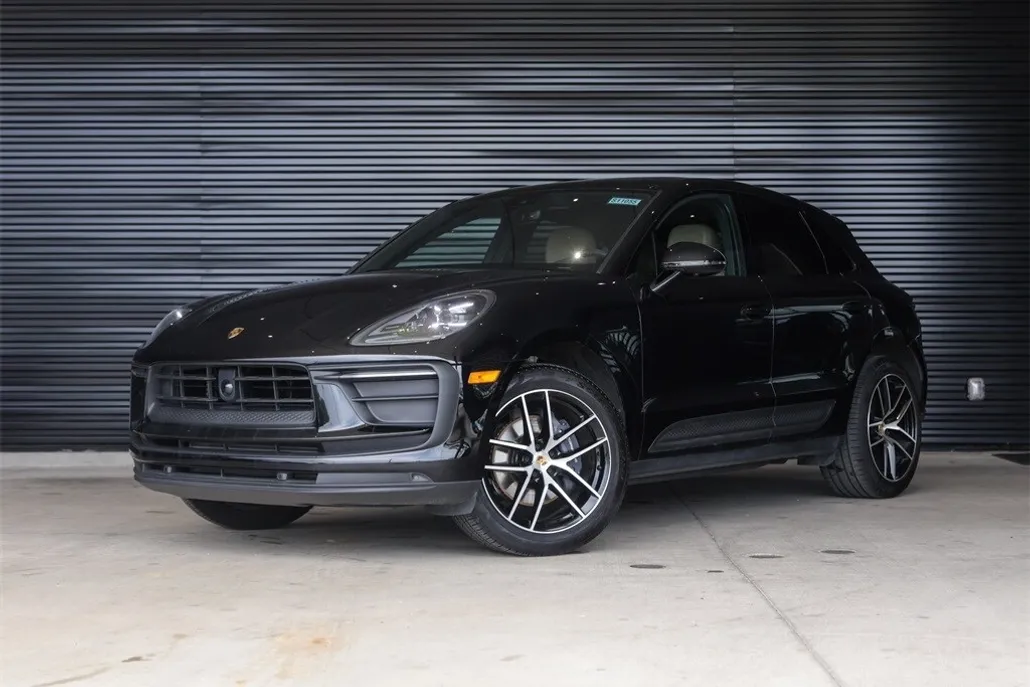 2025 Porsche Macan S photo 1