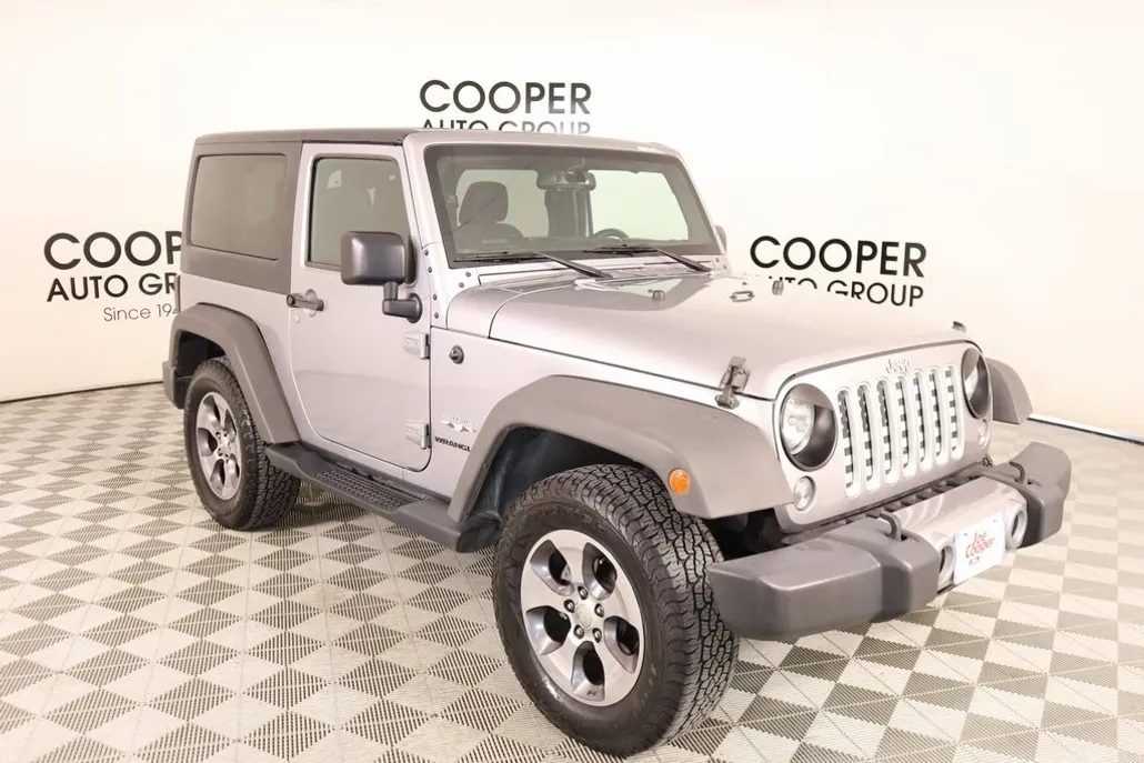 2016 Jeep Wrangler Sahara photo 1