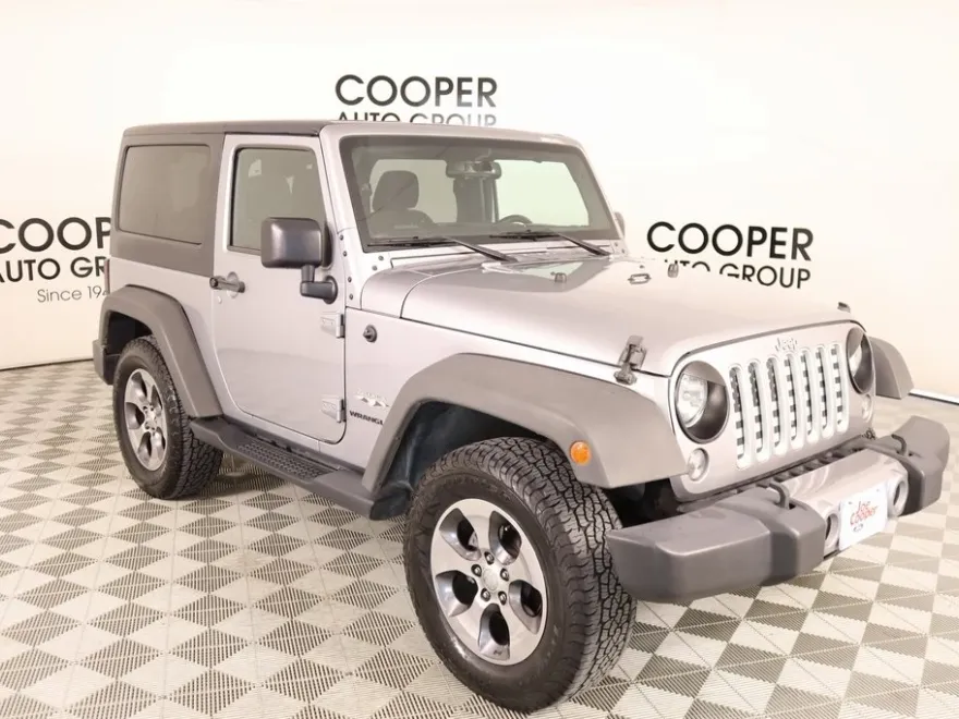 2016 Jeep Wrangler Sahara photo 1