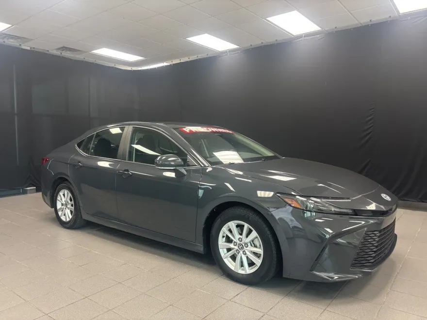 2025 Toyota Camry LE photo 1