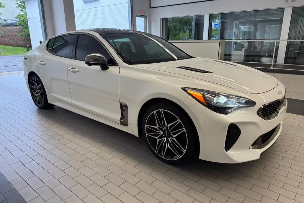 2022 Kia Stinger GT2 photo 1