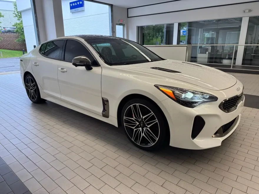 2022 Kia Stinger GT2 photo 1