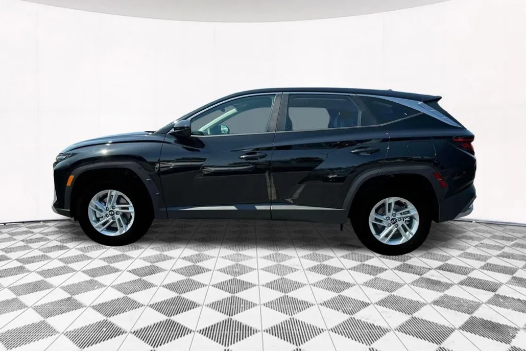 2025 Hyundai Tucson SE photo 1