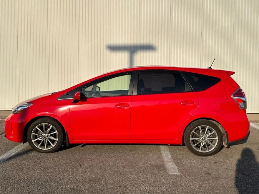 2017 Toyota Prius V Five photo 1
