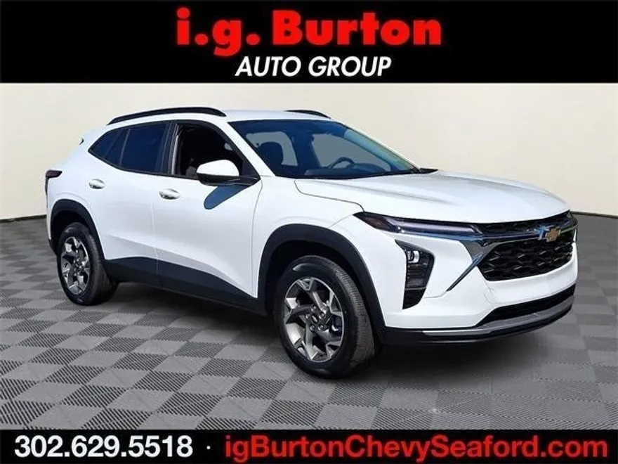 2025 Chevrolet Trax LT photo 1
