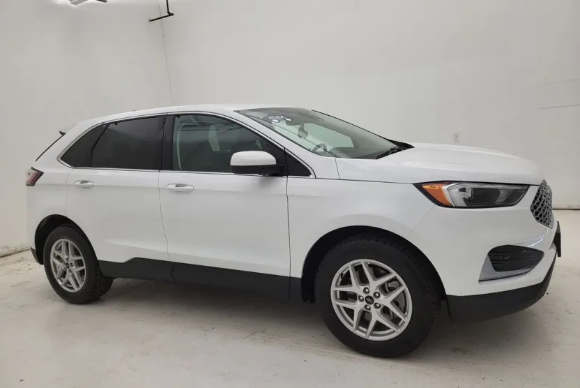 2024 Ford Edge SEL photo 1