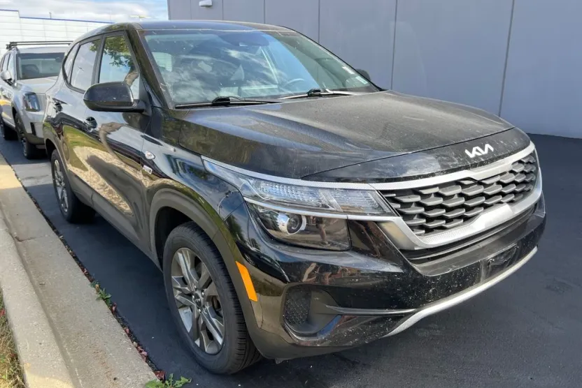 2023 Kia Seltos LX photo 1