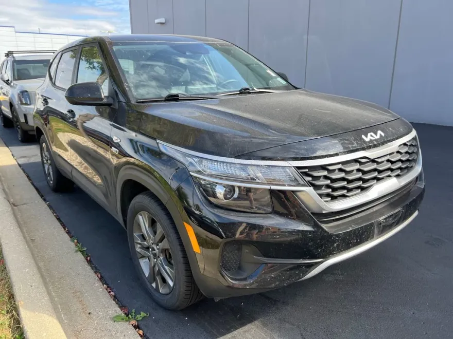 2023 Kia Seltos LX photo 1
