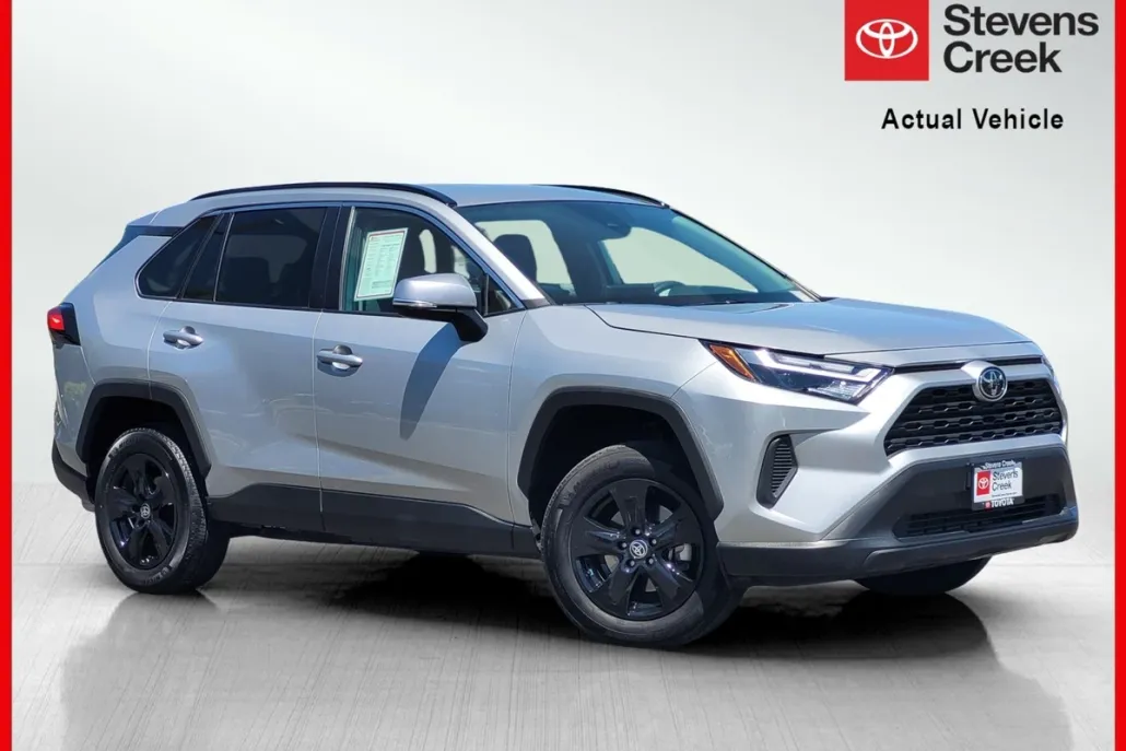 2024 Toyota RAV4 XLE photo 1