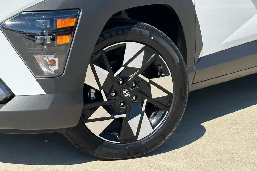2024 Hyundai Kona SEL photo 1